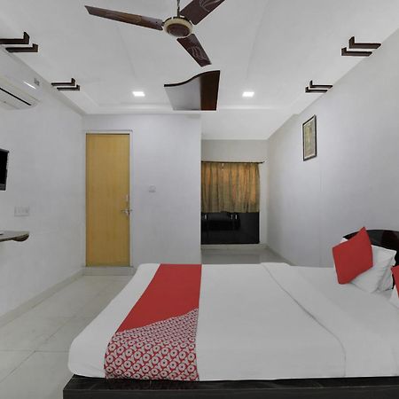 Hotel O Rudra Palace أحمد أباد المظهر الخارجي الصورة