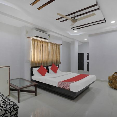 Hotel O Rudra Palace أحمد أباد المظهر الخارجي الصورة