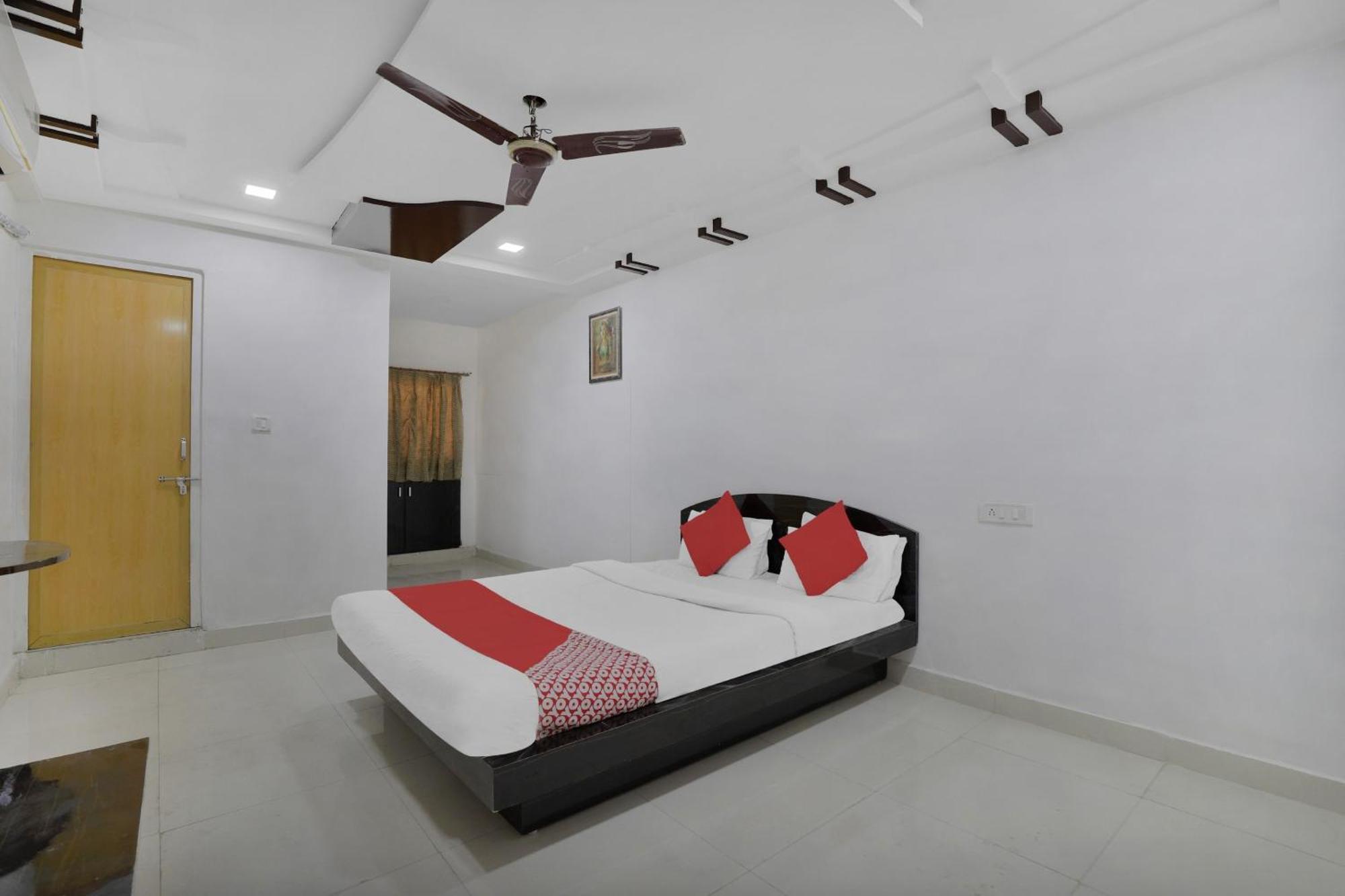 Hotel O Rudra Palace أحمد أباد المظهر الخارجي الصورة