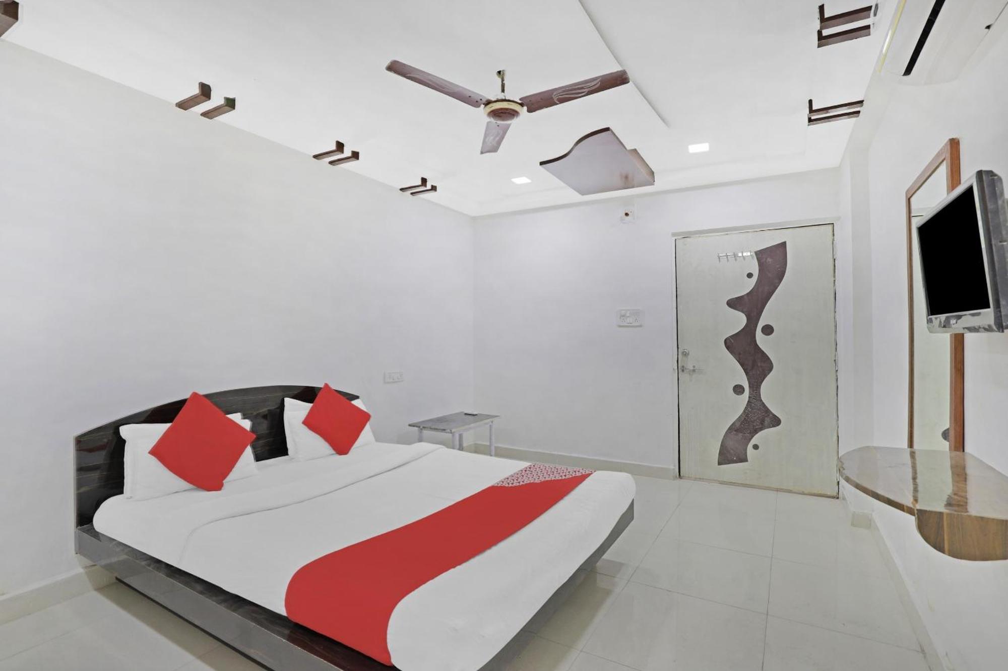 Hotel O Rudra Palace أحمد أباد المظهر الخارجي الصورة