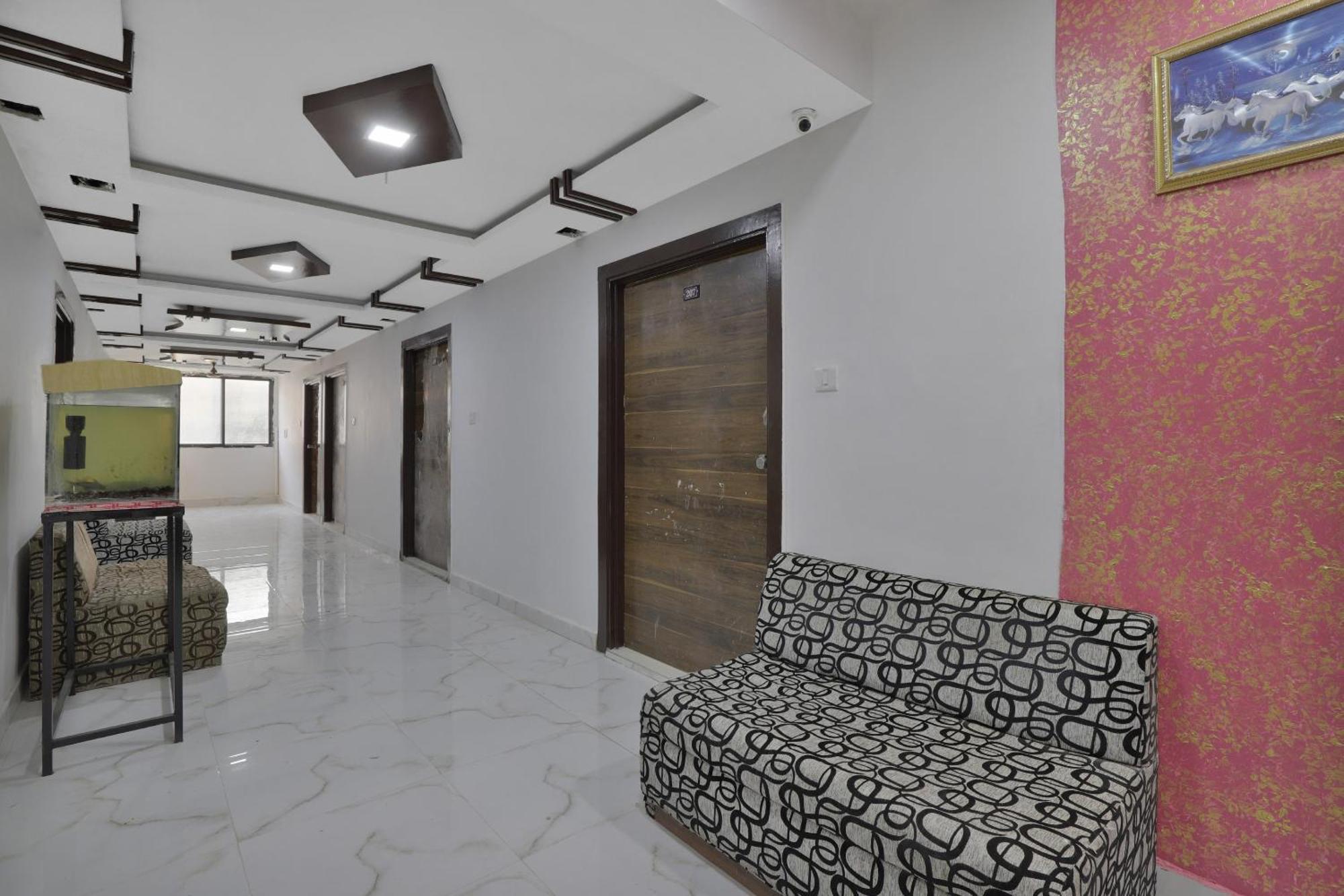 Hotel O Rudra Palace أحمد أباد المظهر الخارجي الصورة
