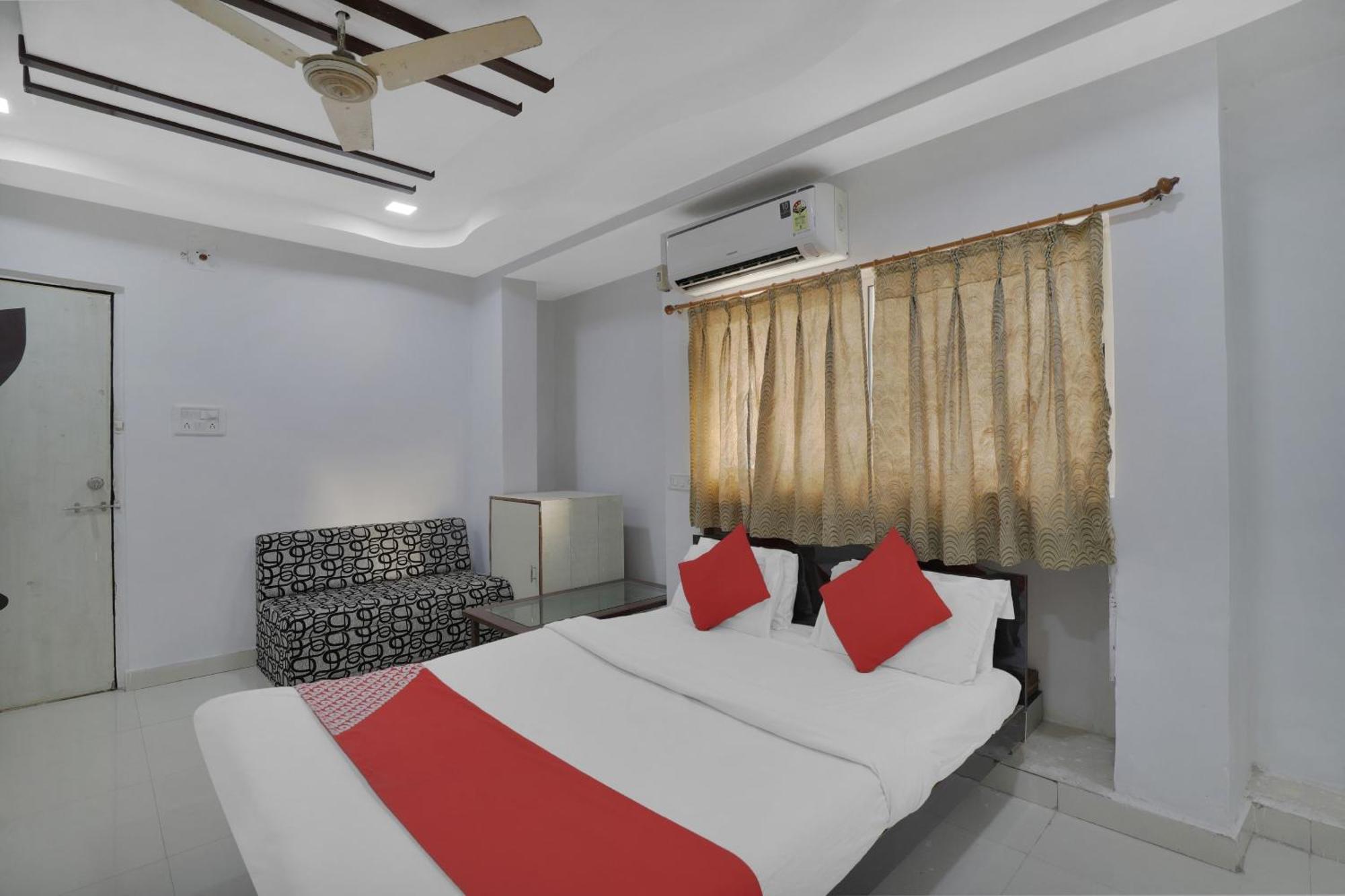 Hotel O Rudra Palace أحمد أباد المظهر الخارجي الصورة