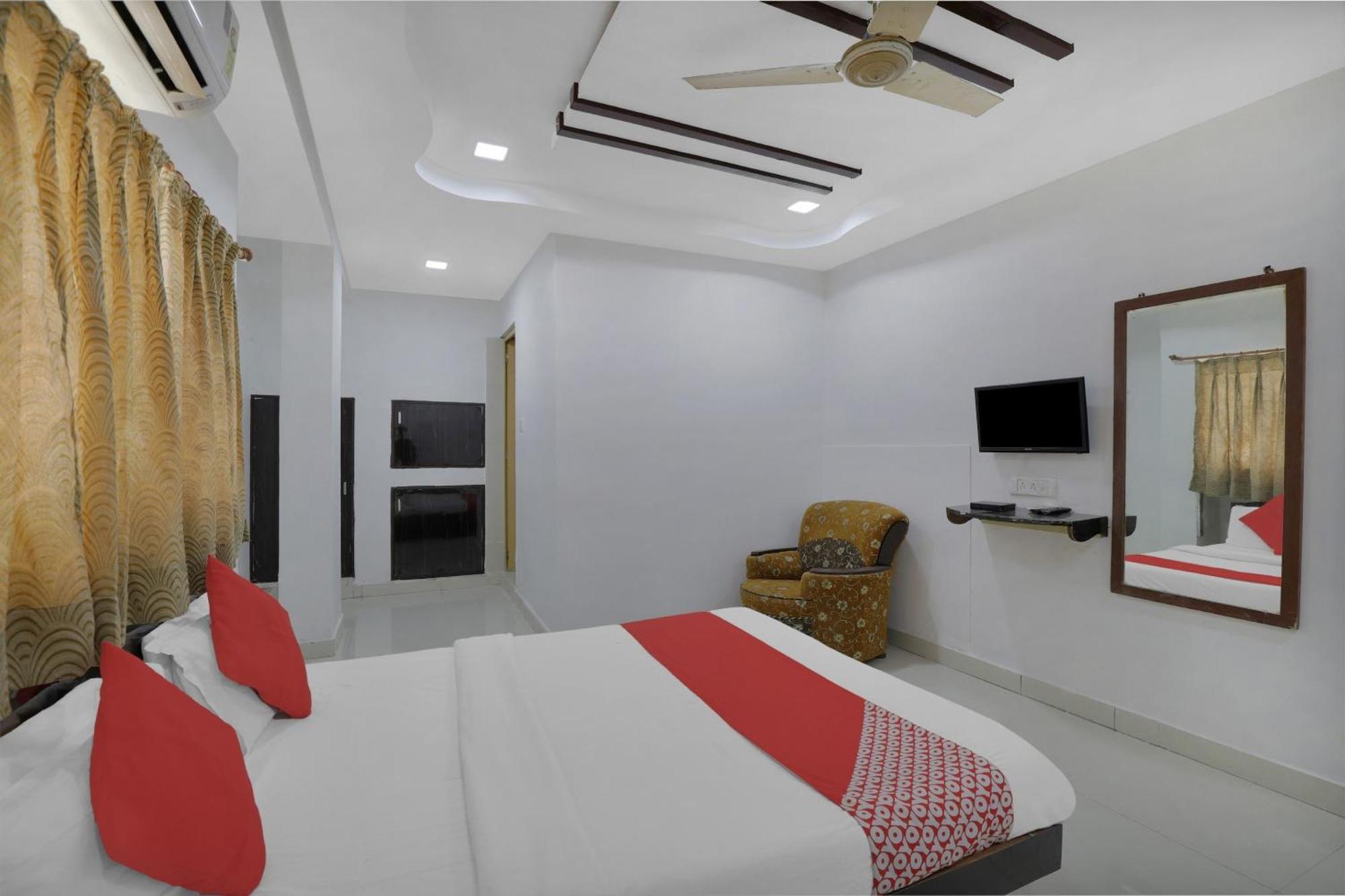 Hotel O Rudra Palace أحمد أباد المظهر الخارجي الصورة