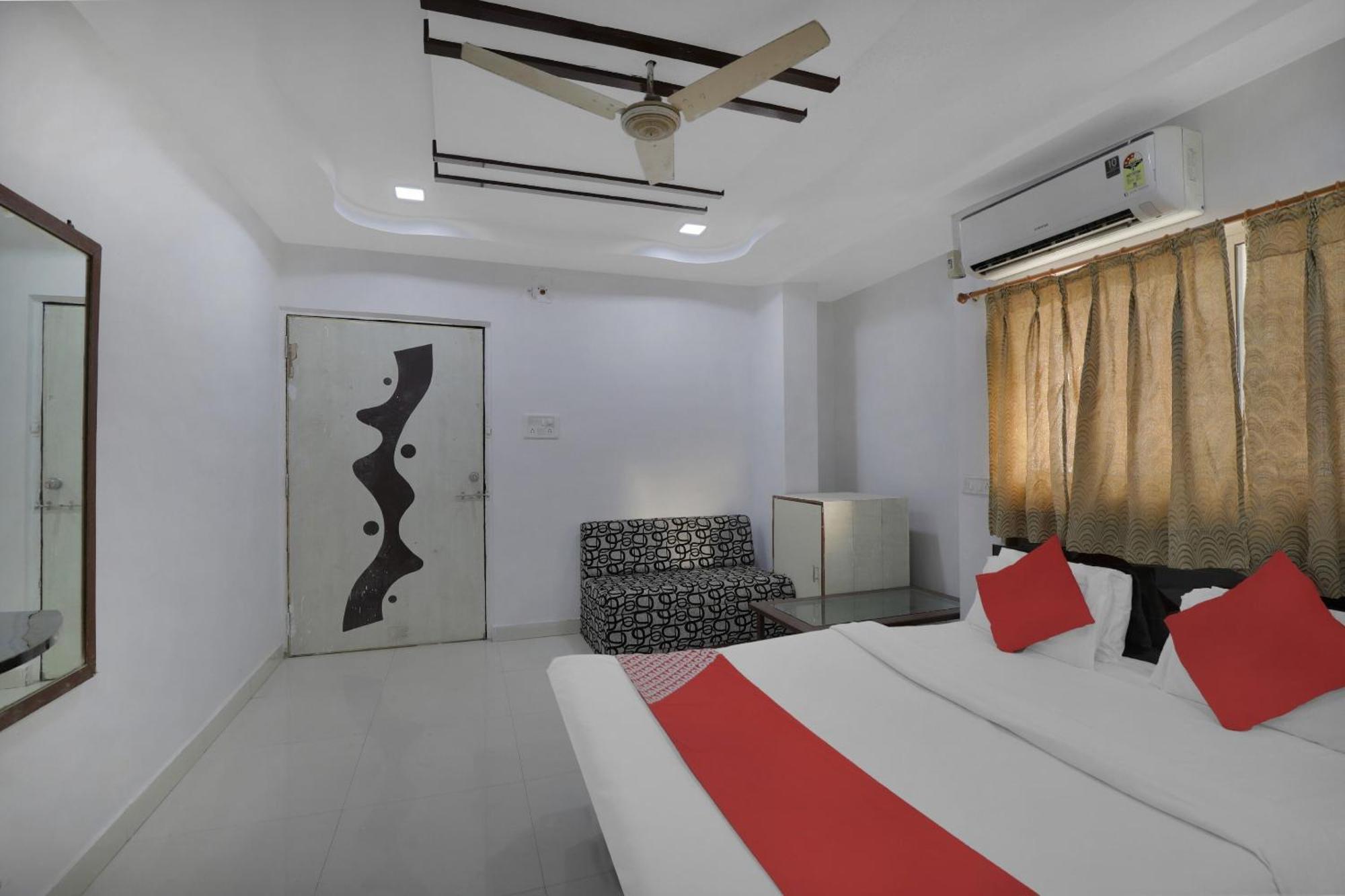 Hotel O Rudra Palace أحمد أباد المظهر الخارجي الصورة