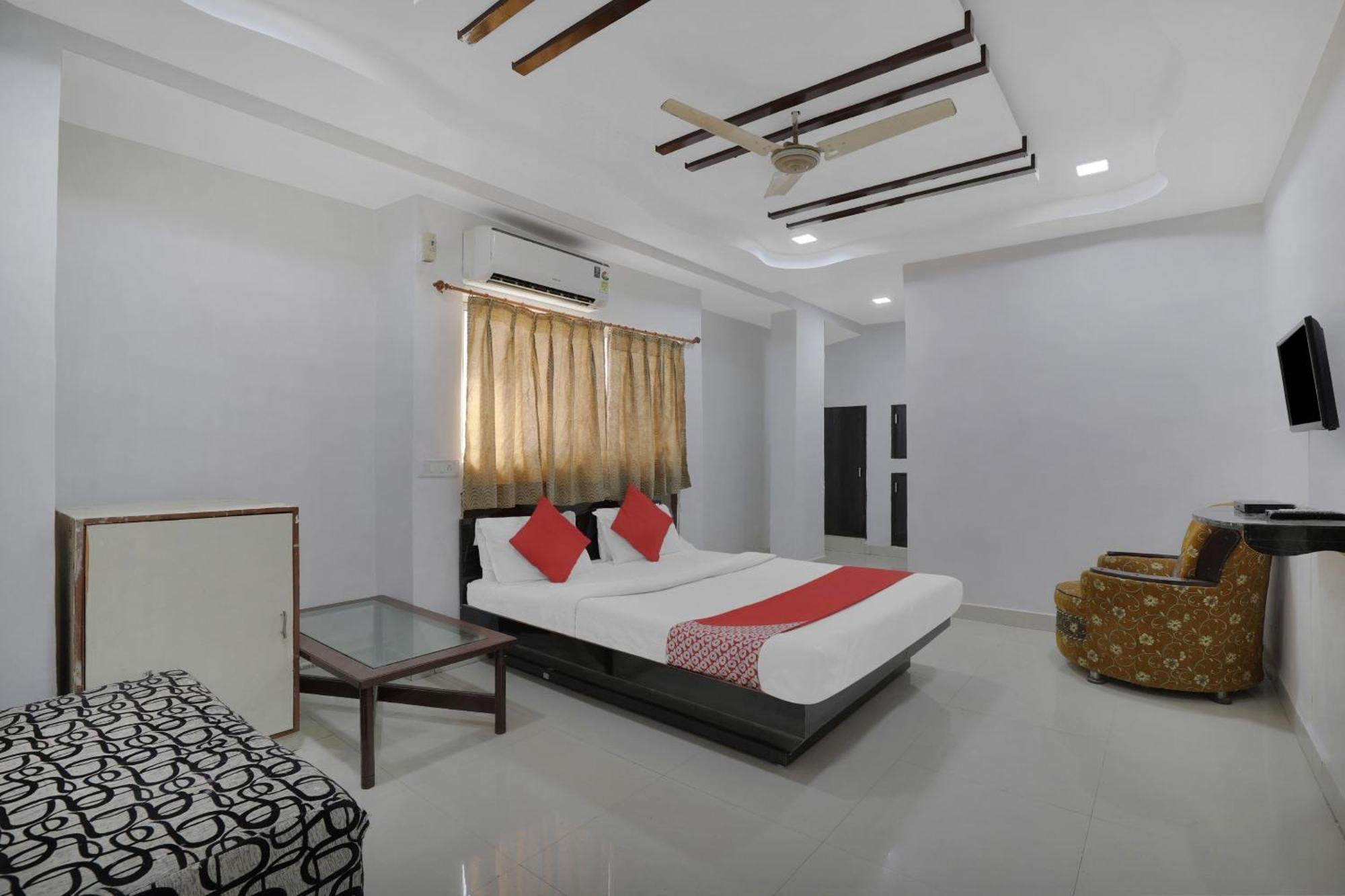 Hotel O Rudra Palace أحمد أباد المظهر الخارجي الصورة