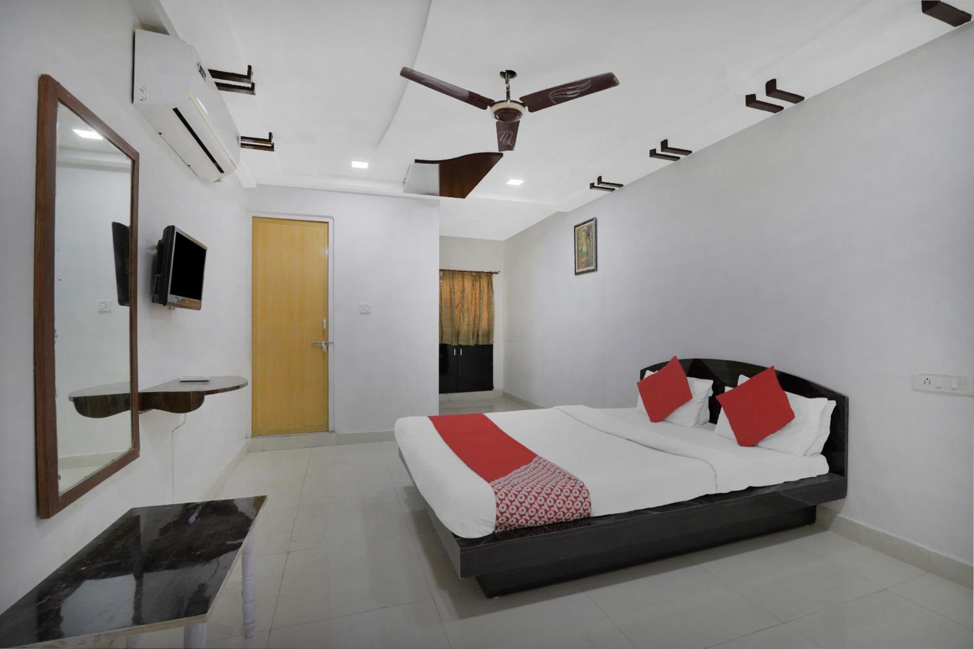Hotel O Rudra Palace أحمد أباد المظهر الخارجي الصورة